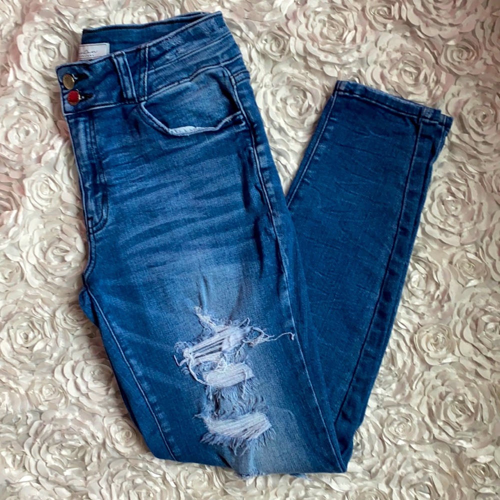 . Kancan distressed signature collection mid-rise denim size 29